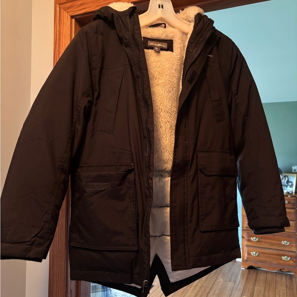 Boys black Eddie Bauer warm winter coat.  Size small 7/8.
Barely worn.
